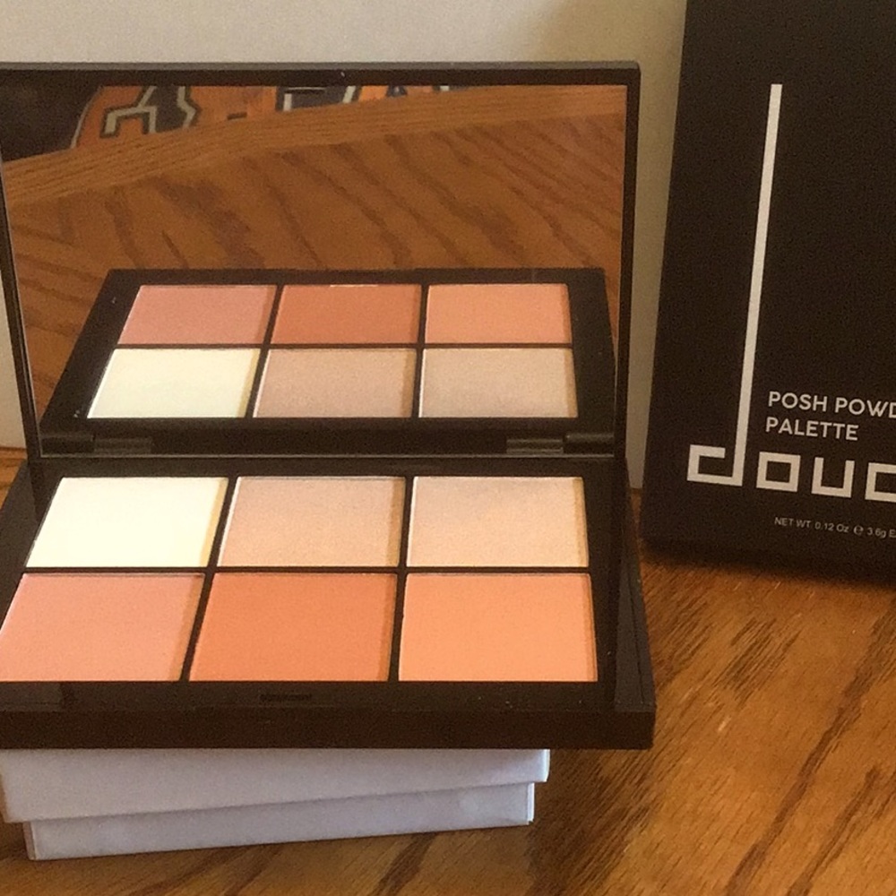 Posh Powder Palette Blush and Face powder